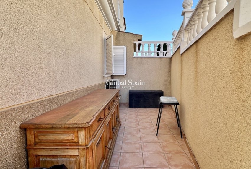 Wederverkoop - HUIS -
ORIHUELA COSTA - Playa Flamenca