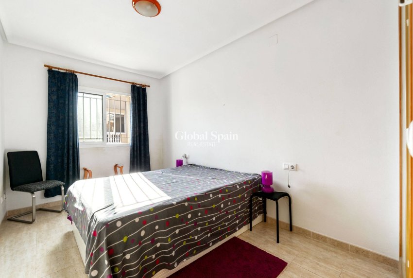 Wederverkoop - HUIS -
ORIHUELA COSTA - Playa Flamenca