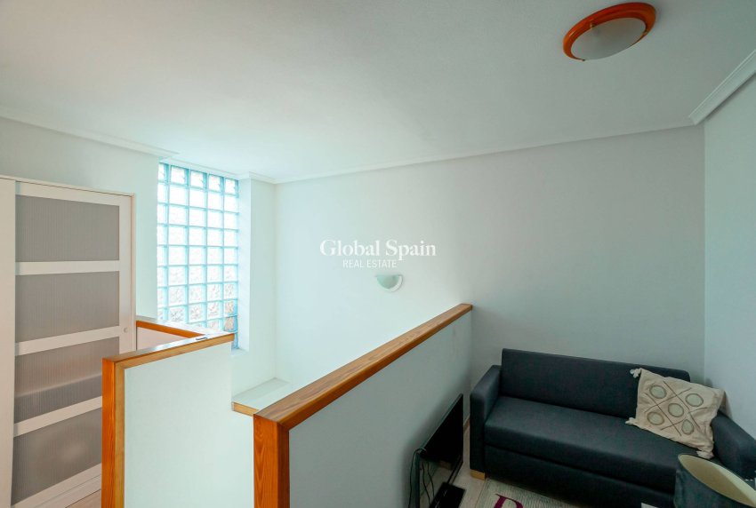 Wederverkoop - HUIS -
ORIHUELA COSTA - Playa Flamenca