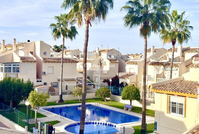 Wederverkoop - HUIS -
ORIHUELA COSTA - Playa Flamenca