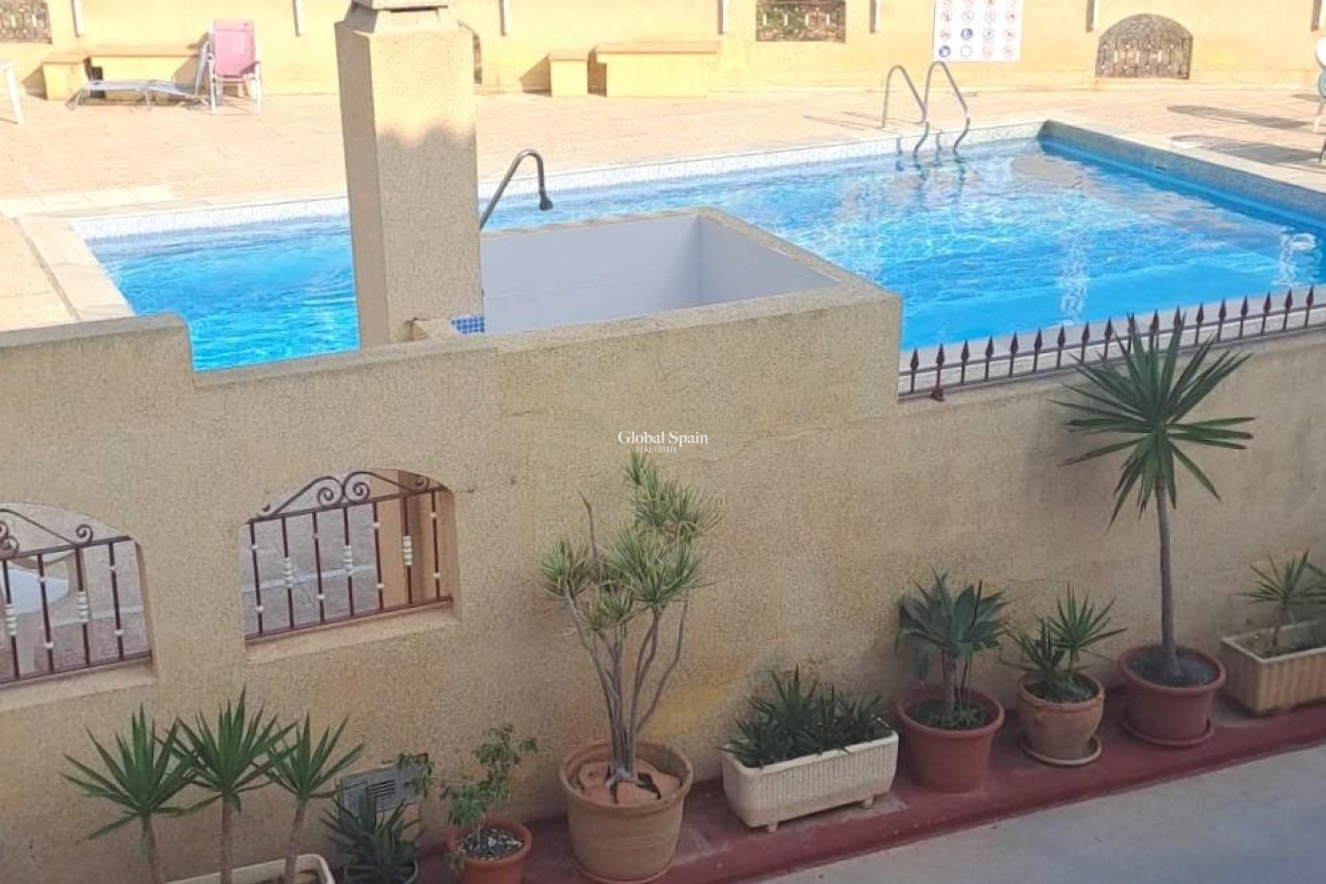 Wederverkoop - HUIS -
ORIHUELA COSTA - Playa Flamenca