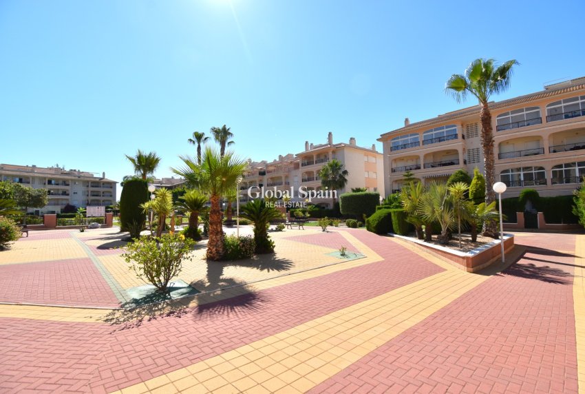 Wederverkoop - HUIS -
Orihuela Costa - Playa Flamenca