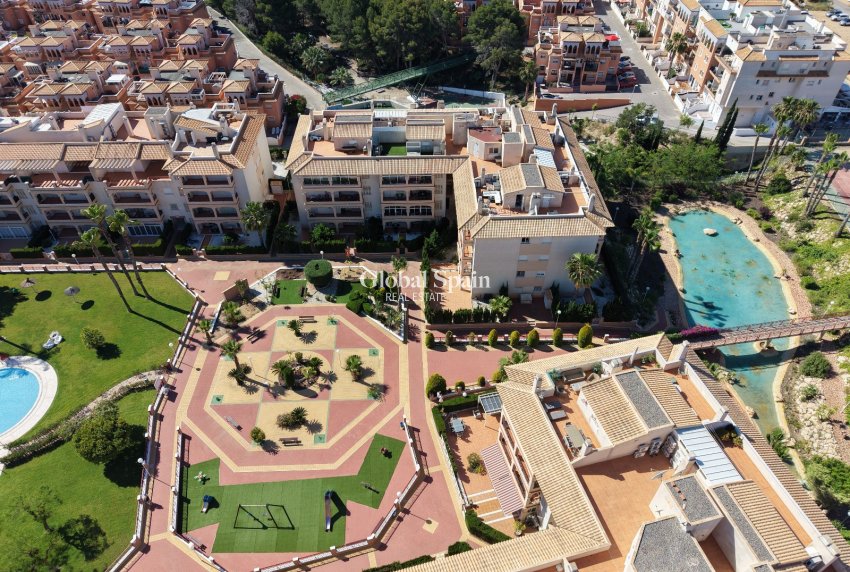 Wederverkoop - HUIS -
Orihuela Costa - Playa Flamenca