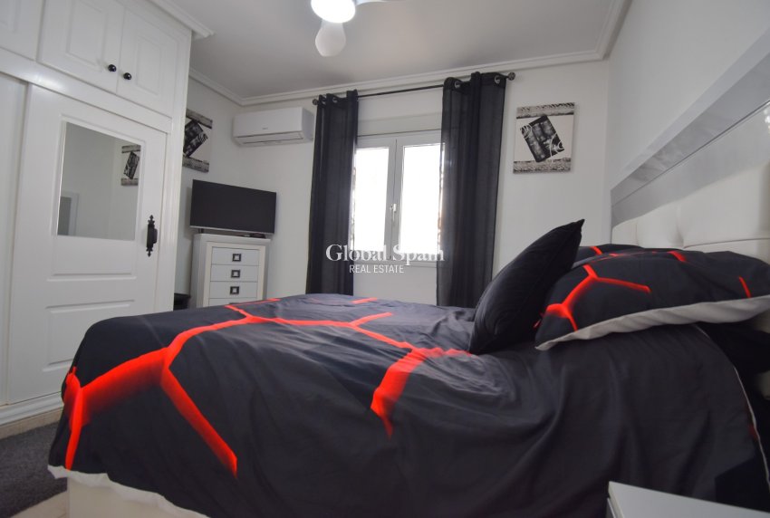 Wederverkoop - HUIS -
Orihuela Costa - Playa Flamenca