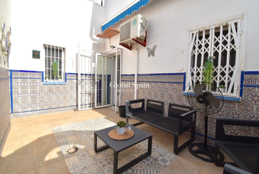 Wederverkoop - HUIS -
Orihuela Costa - Playa Flamenca