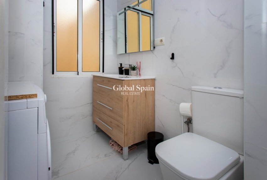 Wederverkoop - HUIS -
ORIHUELA COSTA - Playa Flamenca