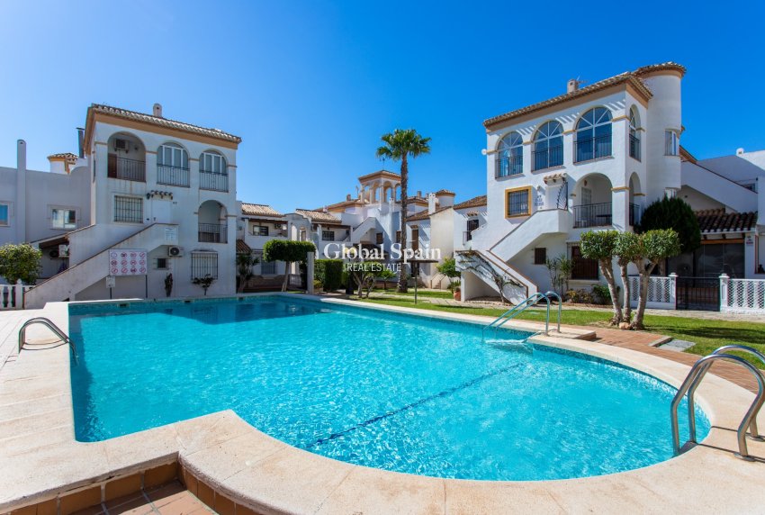 Wederverkoop - HUIS -
ORIHUELA COSTA - Playa Flamenca