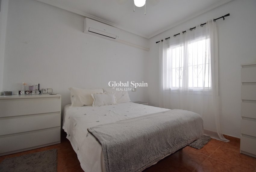Wederverkoop - HUIS -
ORIHUELA COSTA - Playa Flamenca