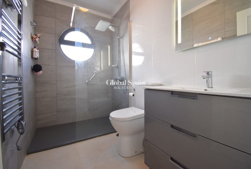 Wederverkoop - HUIS -
ORIHUELA COSTA - Playa Flamenca