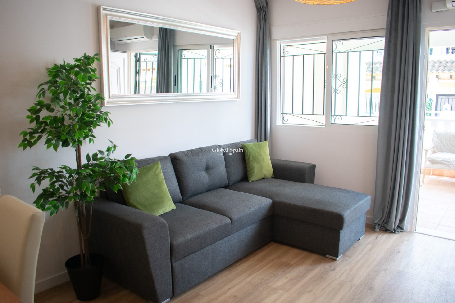 Wederverkoop - HUIS -
ORIHUELA COSTA - Punta Prima