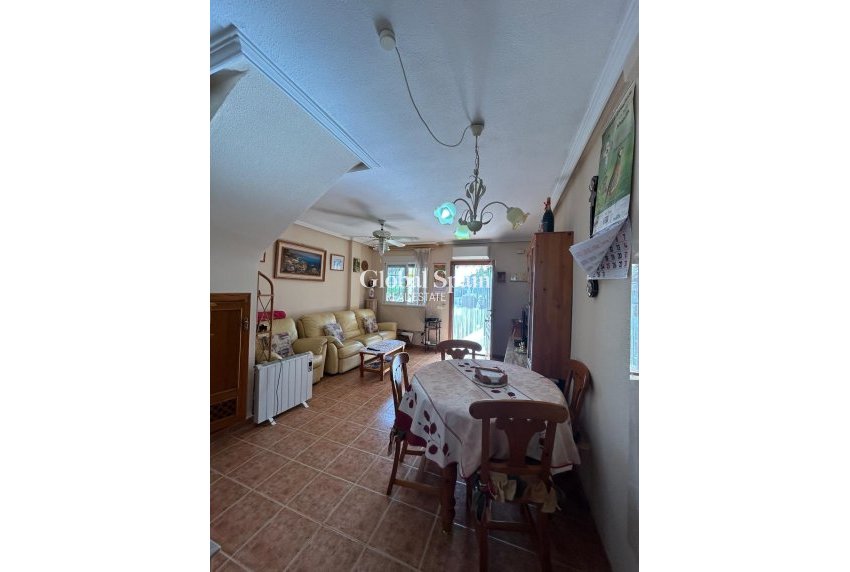 Wederverkoop - HUIS -
ORIHUELA COSTA - Punta Prima