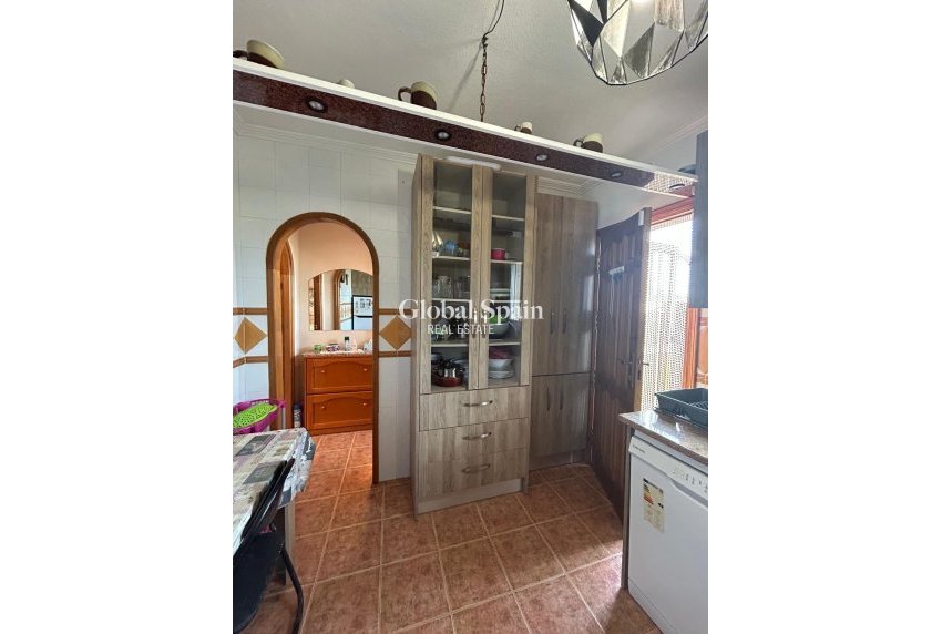 Wederverkoop - HUIS -
ORIHUELA COSTA - Punta Prima