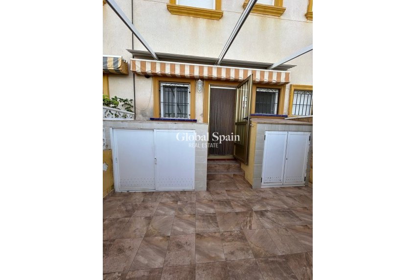 Wederverkoop - HUIS -
ORIHUELA COSTA - Punta Prima