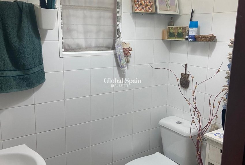 Wederverkoop - HUIS -
ORIHUELA COSTA - Punta Prima