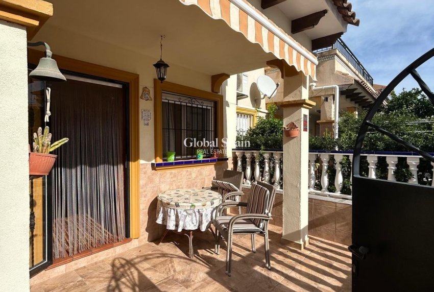 Wederverkoop - HUIS -
ORIHUELA COSTA - Punta Prima