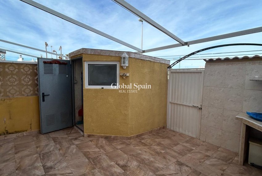 Wederverkoop - HUIS -
ORIHUELA COSTA - Punta Prima