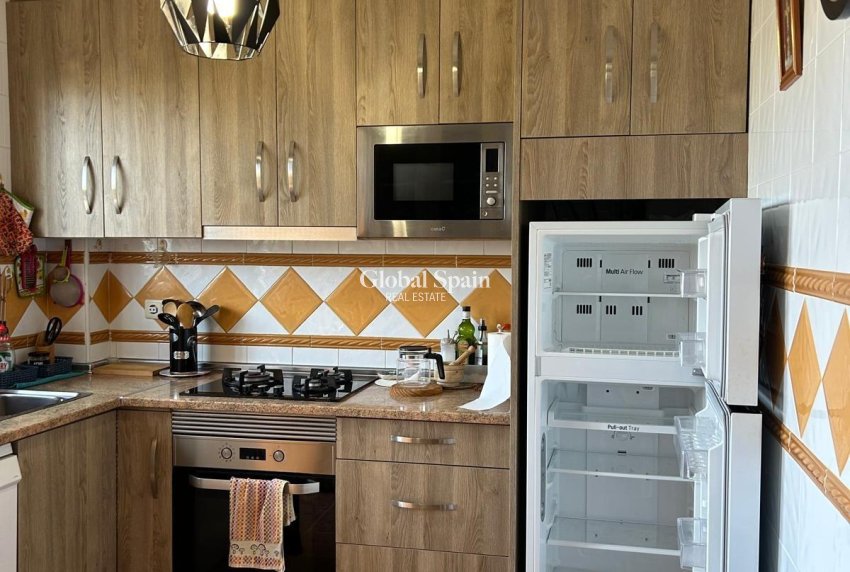 Wederverkoop - HUIS -
ORIHUELA COSTA - Punta Prima