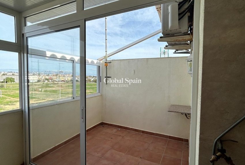 Wederverkoop - HUIS -
ORIHUELA COSTA - Punta Prima