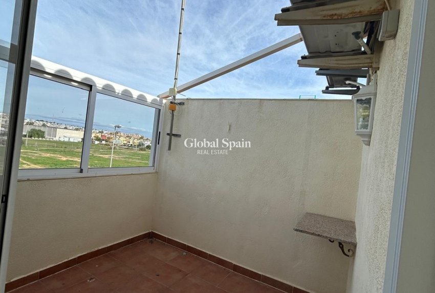 Wederverkoop - HUIS -
ORIHUELA COSTA - Punta Prima