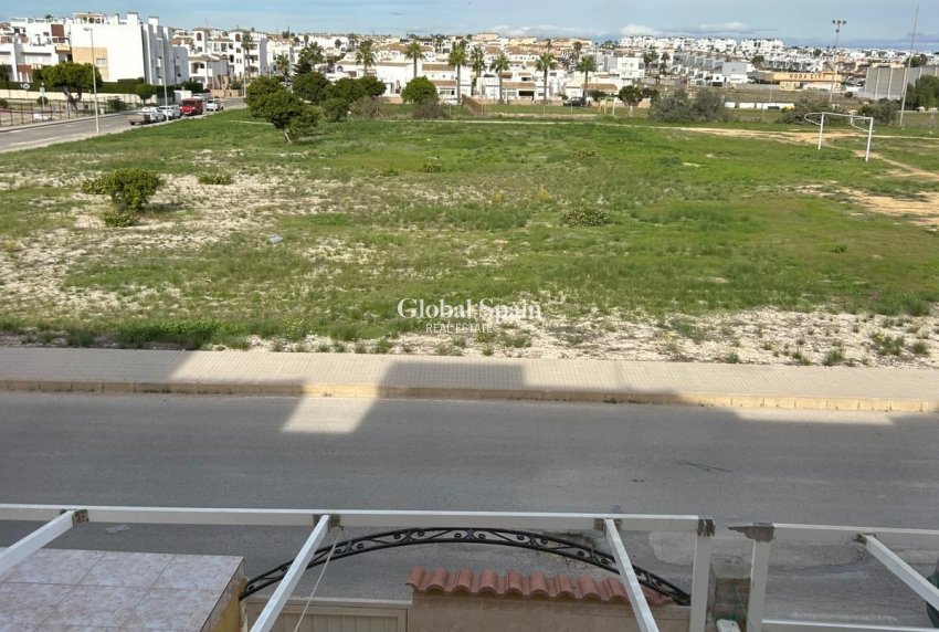 Wederverkoop - HUIS -
ORIHUELA COSTA - Punta Prima