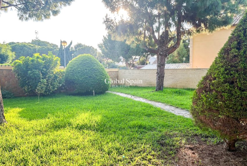 Wederverkoop - HUIS -
ORIHUELA COSTA - Punta Prima