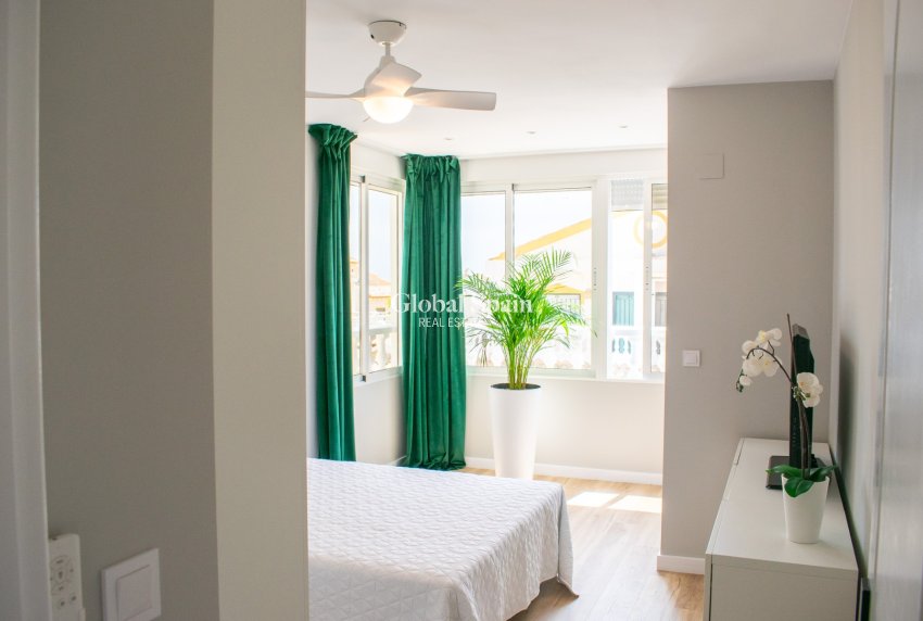 Wederverkoop - HUIS -
ORIHUELA COSTA - Punta Prima