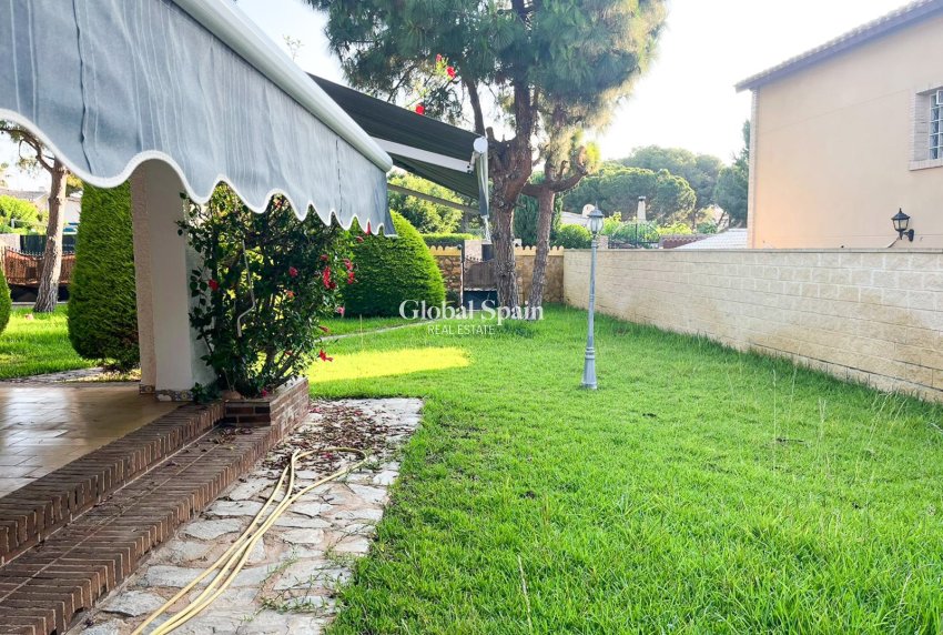 Wederverkoop - HUIS -
ORIHUELA COSTA - Punta Prima