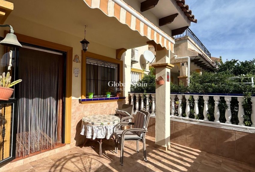 Wederverkoop - HUIS -
ORIHUELA COSTA - Punta Prima