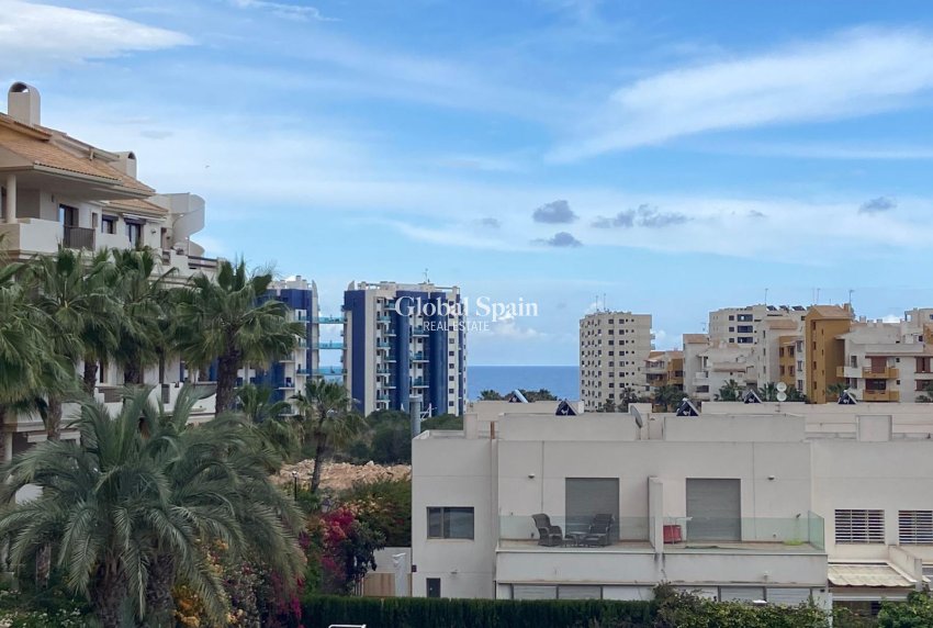 Wederverkoop - HUIS -
ORIHUELA COSTA - Punta Prima