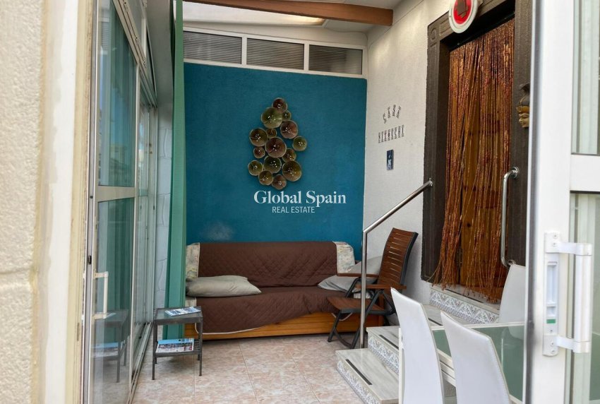 Wederverkoop - HUIS -
ORIHUELA COSTA - Punta Prima