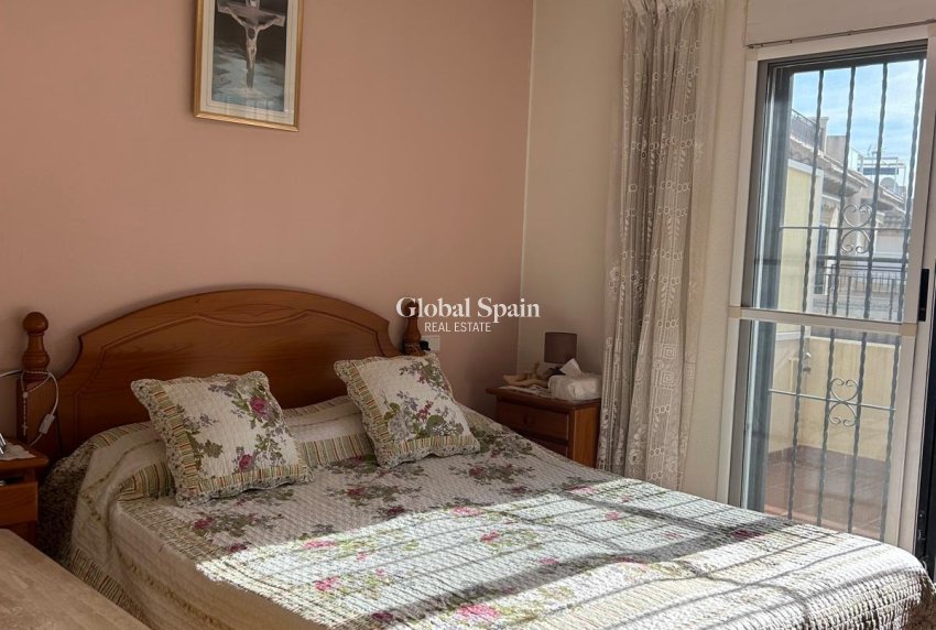 Wederverkoop - HUIS -
ORIHUELA COSTA - Punta Prima