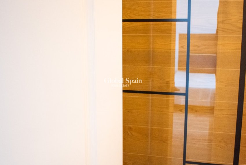 Wederverkoop - HUIS -
ORIHUELA COSTA - Punta Prima