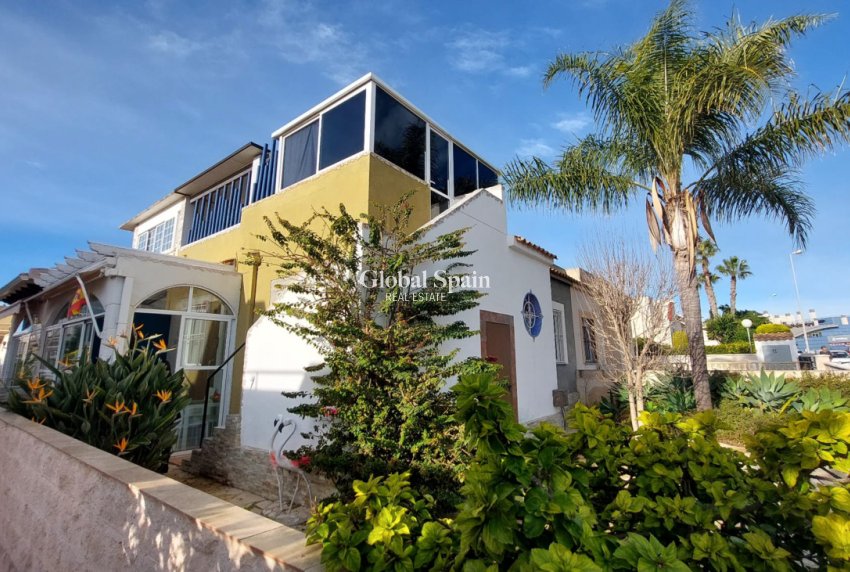 Wederverkoop - HUIS -
ORIHUELA COSTA - Punta Prima