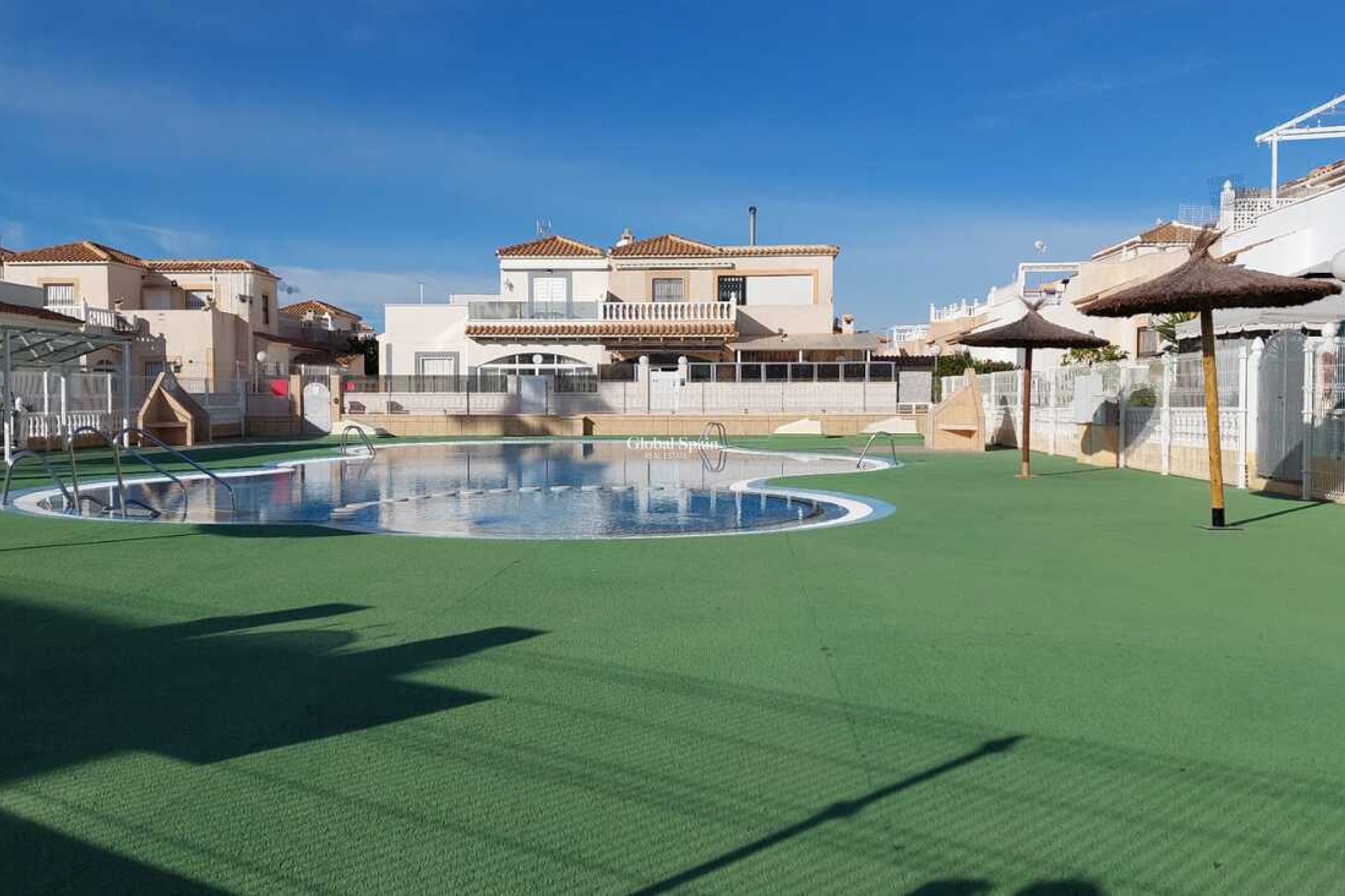 Wederverkoop - HUIS -
ORIHUELA COSTA - Punta Prima