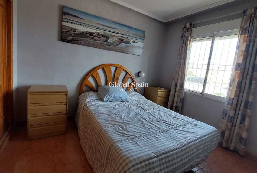 Wederverkoop - HUIS -
ORIHUELA COSTA - Punta Prima