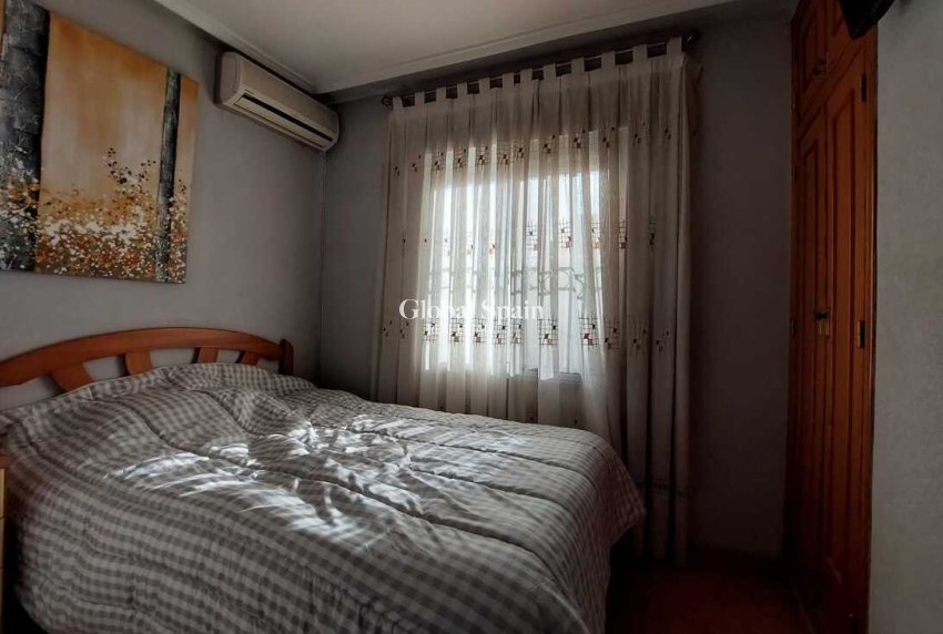 Wederverkoop - HUIS -
ORIHUELA COSTA - Punta Prima