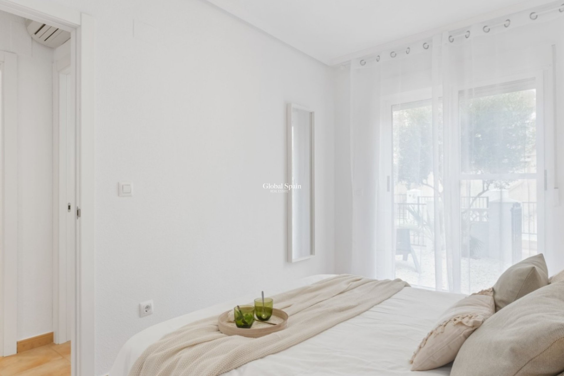 Wederverkoop - Huis -
ORIHUELA COSTA - VILLAMARTÍN