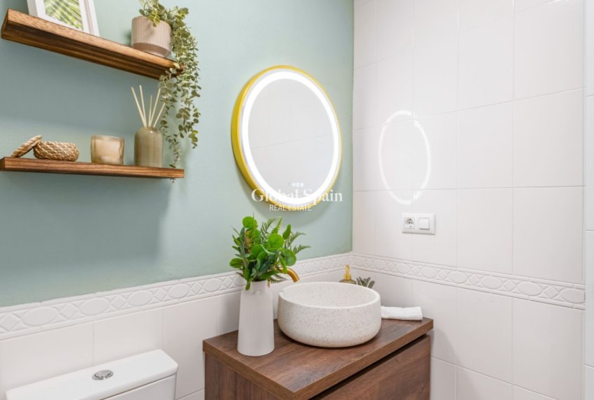 Wederverkoop - Huis -
ORIHUELA COSTA - VILLAMARTÍN