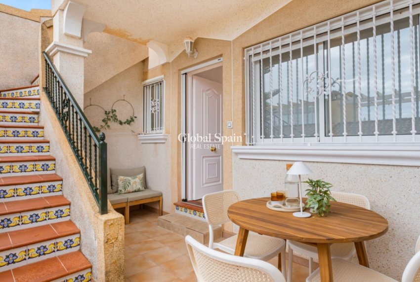 Wederverkoop - Huis -
ORIHUELA COSTA - VILLAMARTÍN