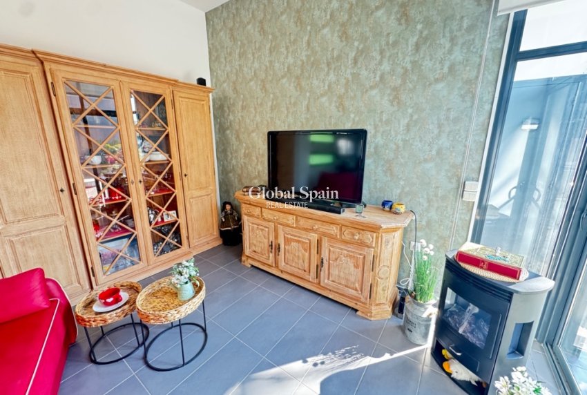 Wederverkoop - Huis -
ORIHUELA COSTA - VILLAMARTÍN