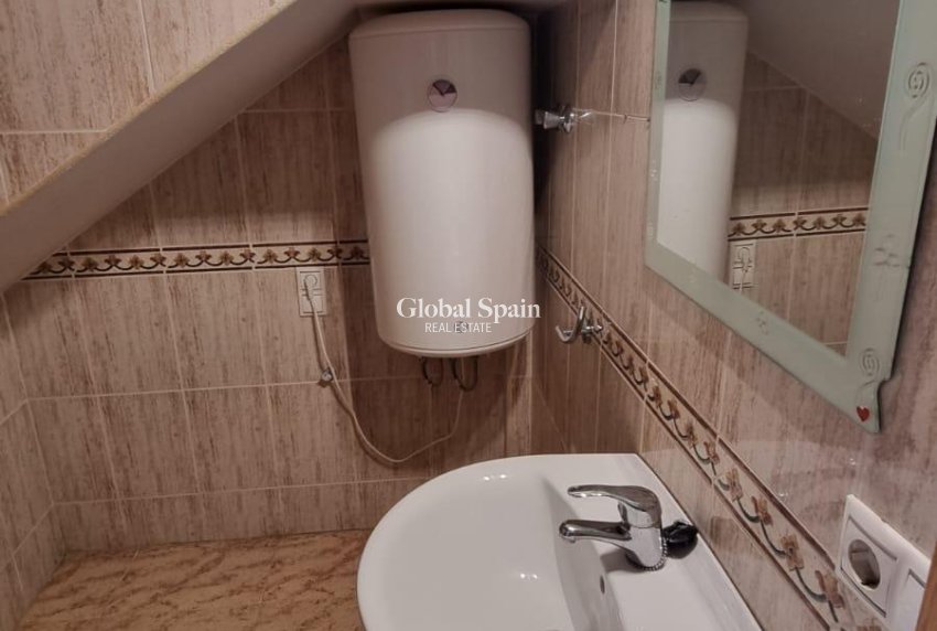 Wederverkoop - HUIS -
ORIHUELA COSTA - VILLAMARTÍN