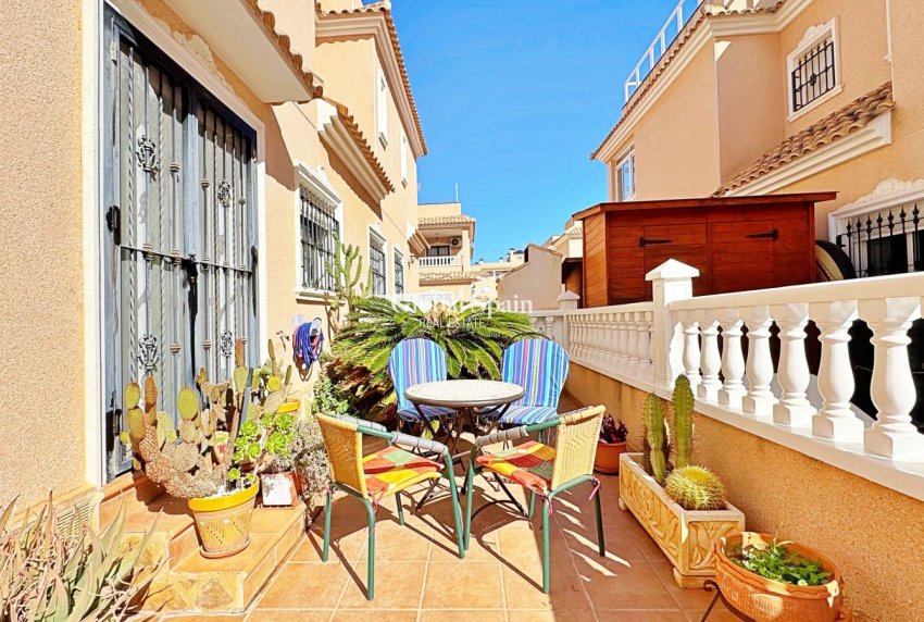 Wederverkoop - HUIS -
ORIHUELA COSTA - VILLAMARTÍN