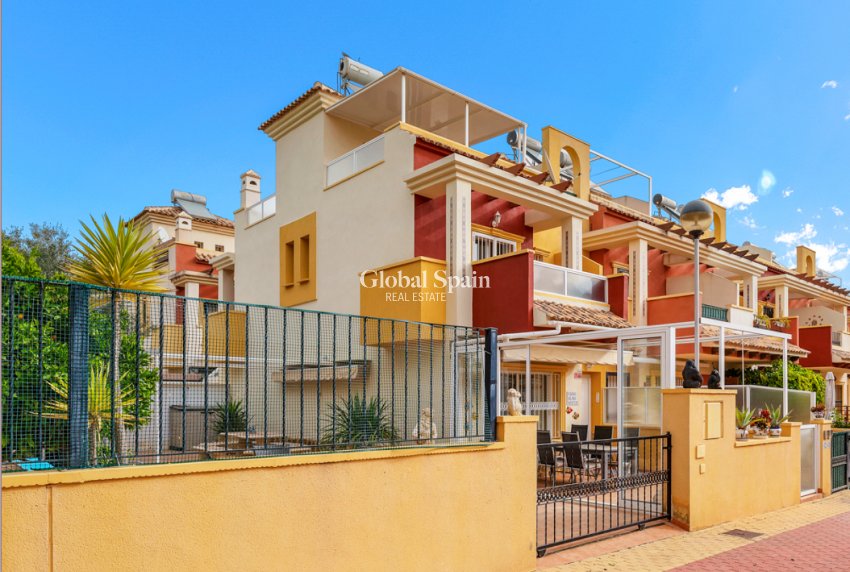 Wederverkoop - HUIS -
ORIHUELA COSTA - VILLAMARTÍN