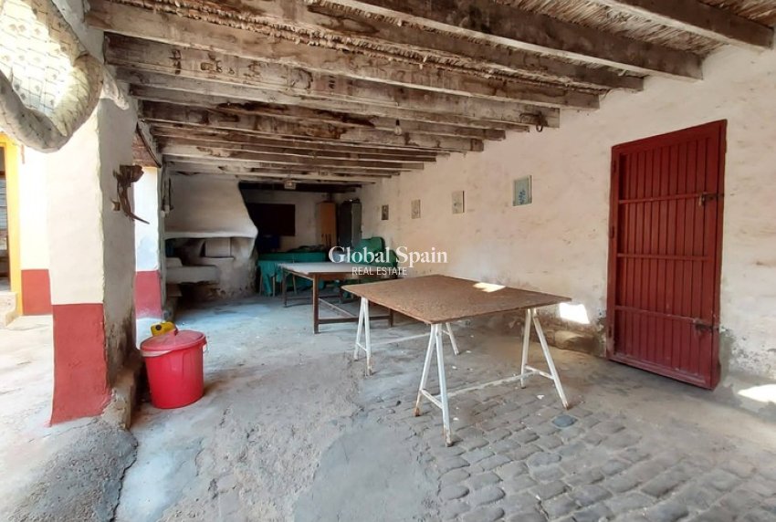 Wederverkoop - HUIS -
ORIHUELA - Desamparados