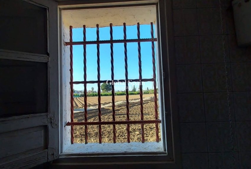 Wederverkoop - HUIS -
ORIHUELA - Desamparados