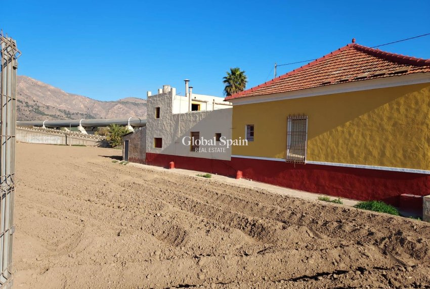 Wederverkoop - HUIS -
ORIHUELA - Desamparados