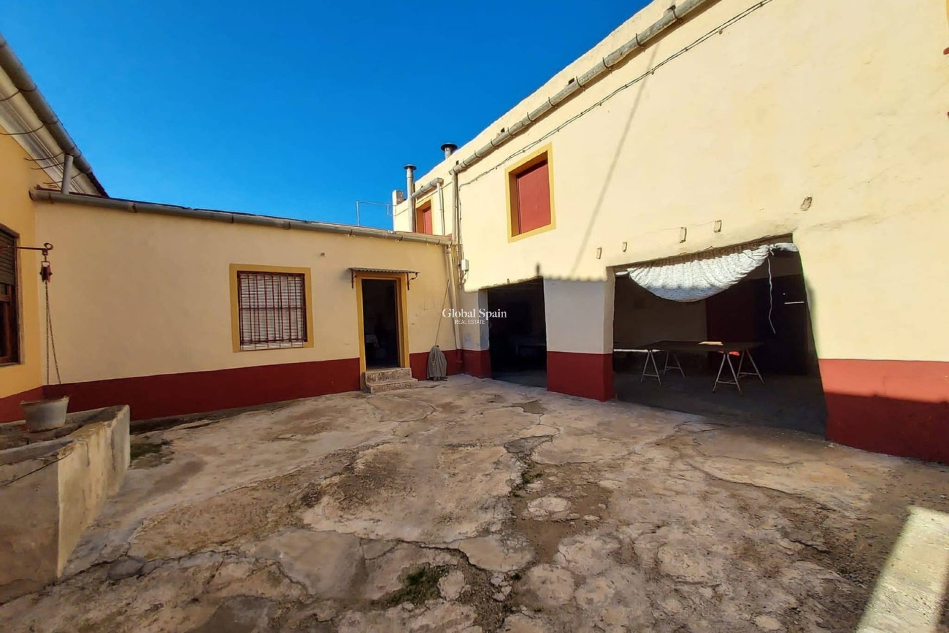 Wederverkoop - HUIS -
ORIHUELA - Desamparados