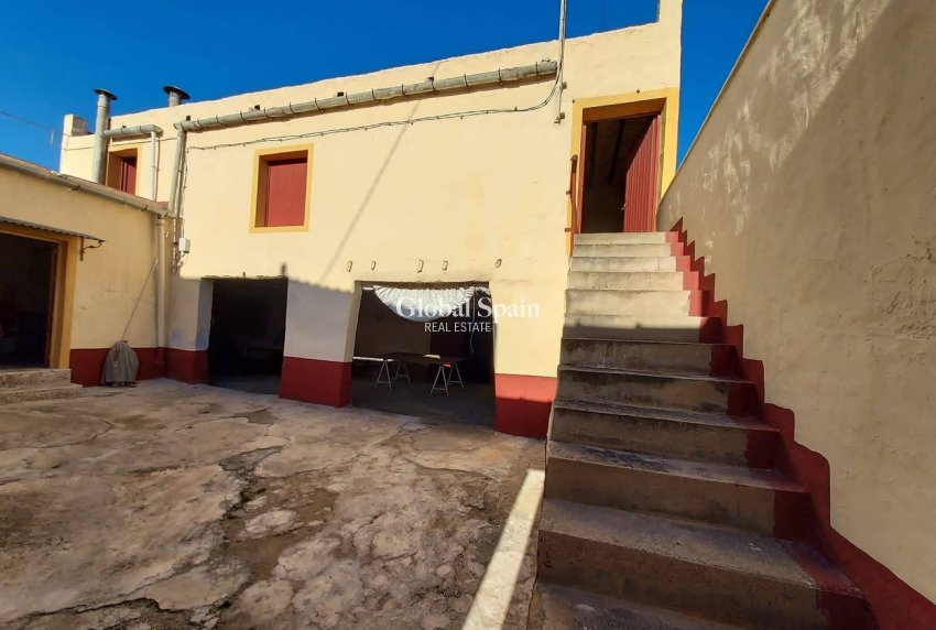 Wederverkoop - HUIS -
ORIHUELA - Desamparados