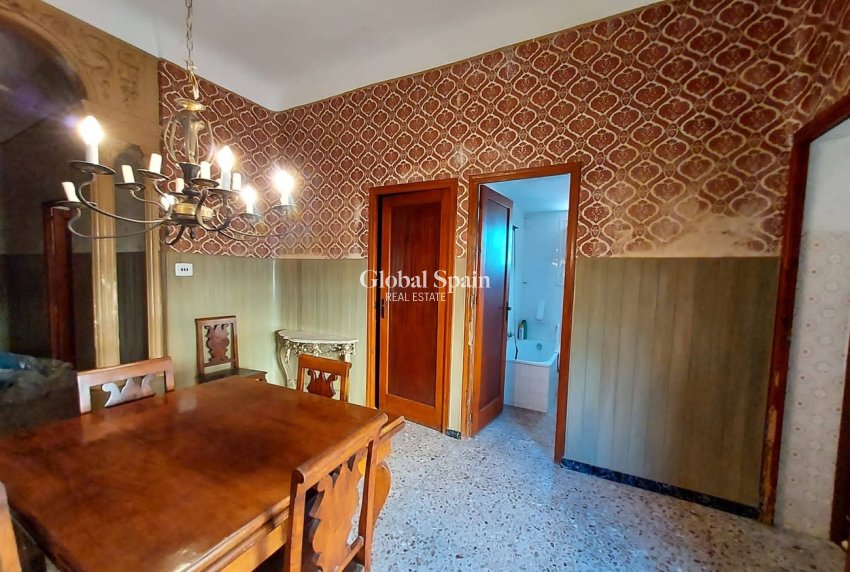 Wederverkoop - HUIS -
ORIHUELA - Desamparados