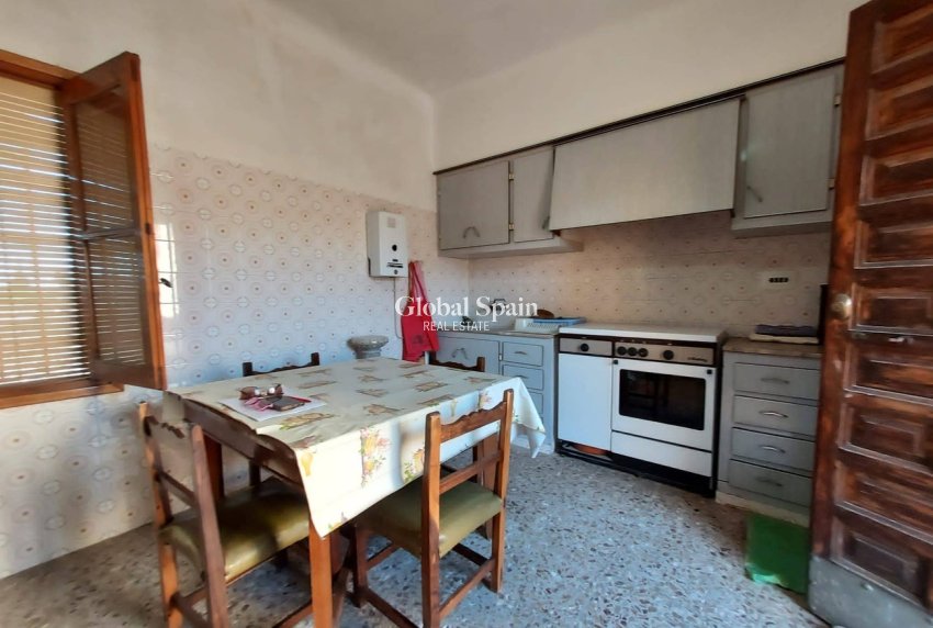 Wederverkoop - HUIS -
ORIHUELA - Desamparados